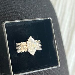 Gorgeous 925 Sterling Silver ring Size 8 Marquise 3 Carat